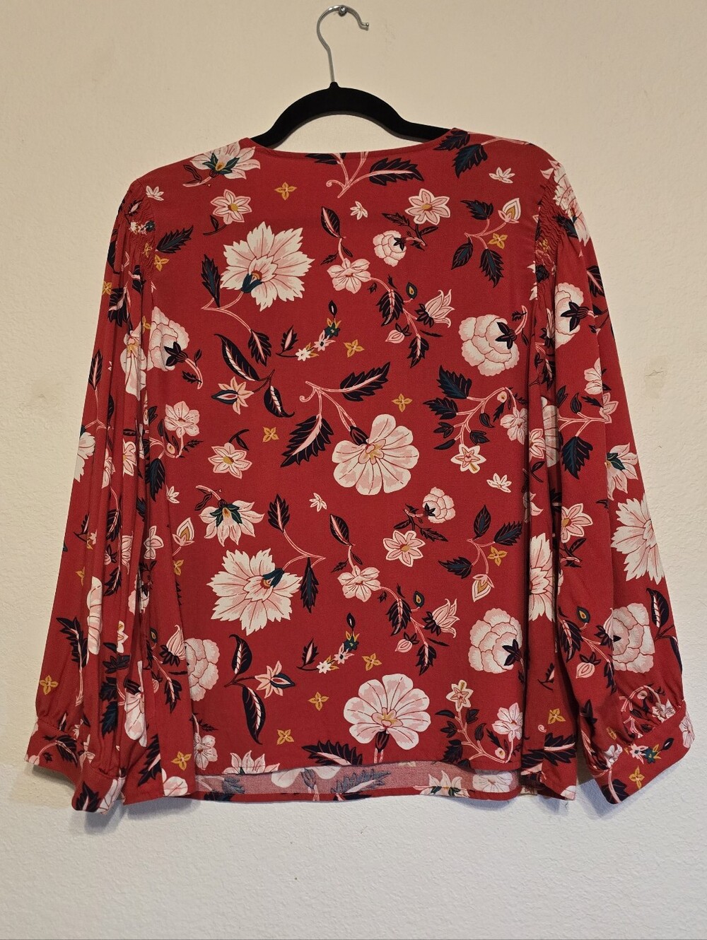 Old Navy Red Floral Smocked Shoulder Long Sleeve Blouse Top L - Picture 3 of 7